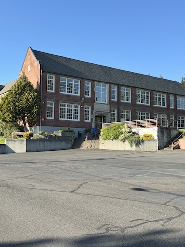 PNW Road Trip Twilight Filming Locations - Kalama high school